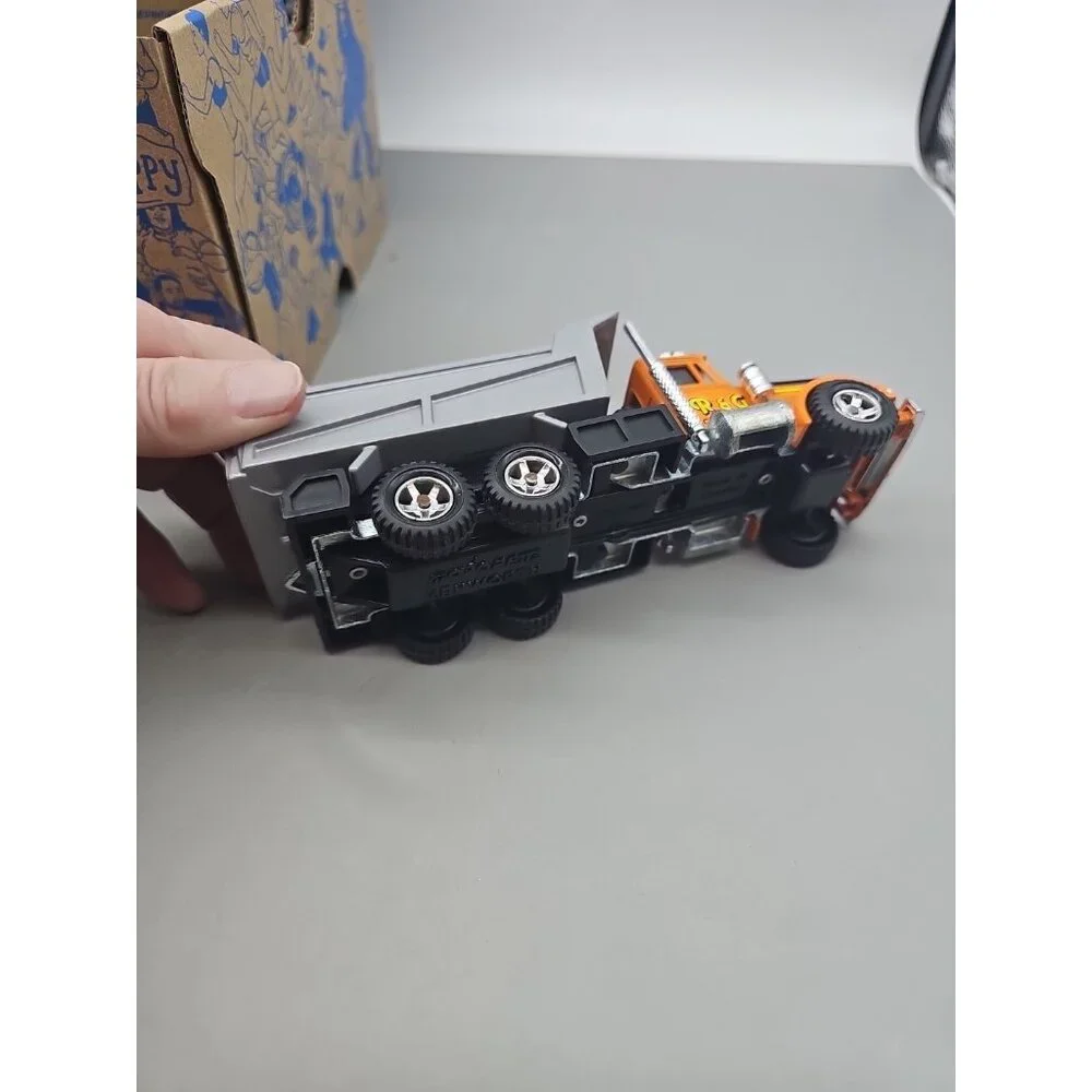 Majorette Kenworth Oarnge Dump Truck‎ 1:47 Scale Die-cast